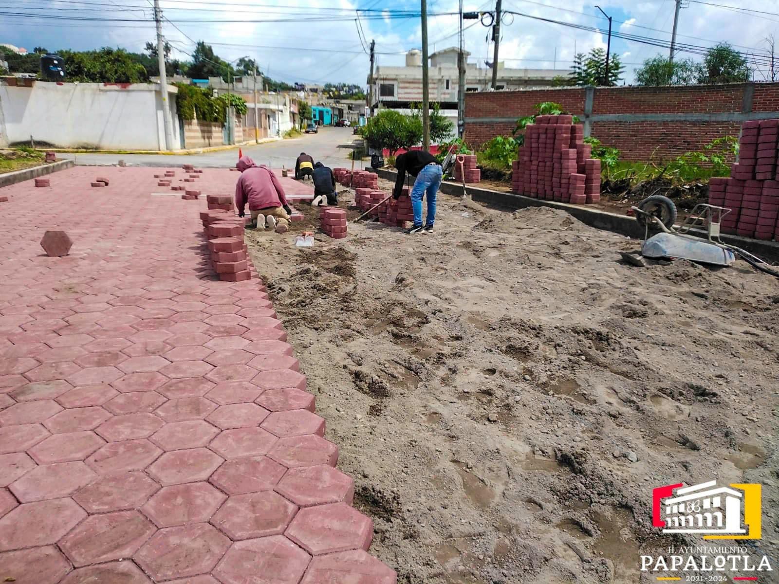 Avanza en  Papalotla obra de adoquinamiento en la calle Chapultepec